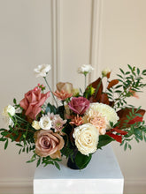 Load image into Gallery viewer, Amber Elegance Centrepiece
