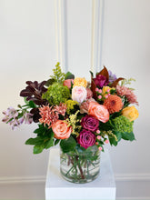 Load image into Gallery viewer, roses fall vase arrangement
