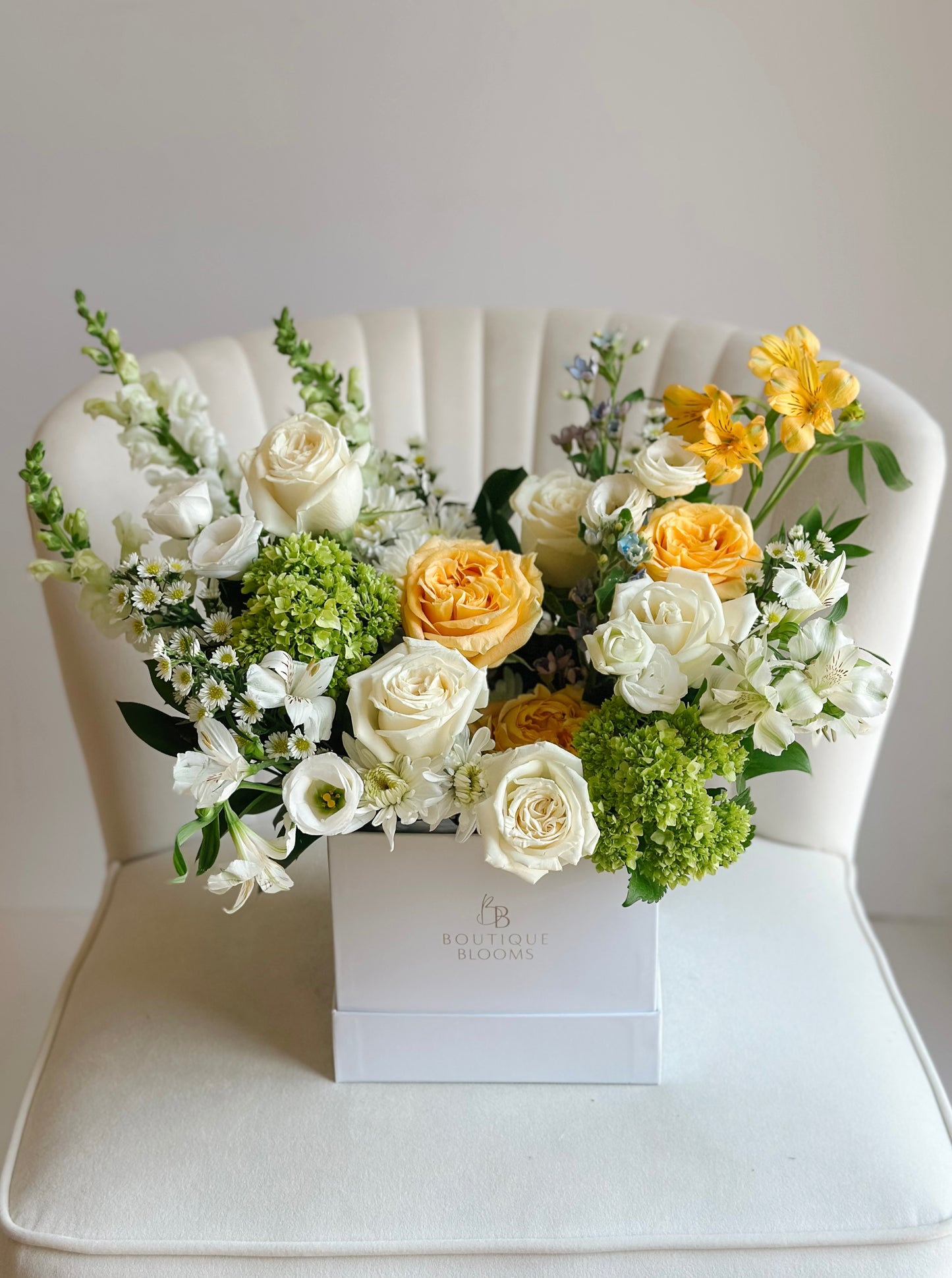 Newborn flower arrangement for Klienburg flower delivery 