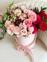 Load image into Gallery viewer, Valentine&#39;s Designer&#39;s Choice Bloom Box
