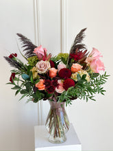 Load image into Gallery viewer, A luxury bloom box arrangement featuring premium peach roses and deep burgundy floral, presented in a signature hat box.
