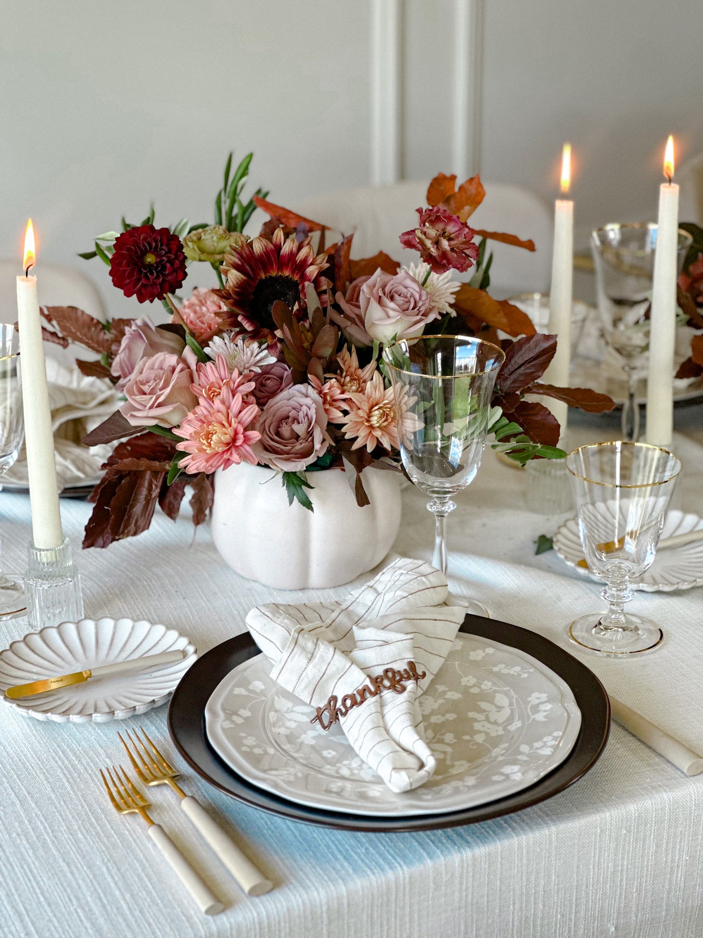 thanksgiving table scape with a beautiful flower centerpiece